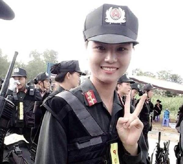 Chuyện khổ luyện của những bóng hồng diễu binh Ảnh 2