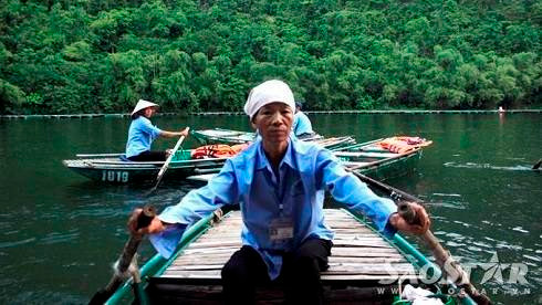 Nhọc nhằn mái chèo của nữ lái đò Tràng An Ảnh 2