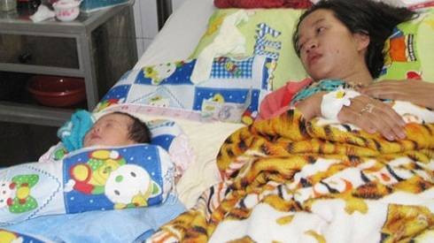 Cảnh sát bắn hạ kẻ dìm bé 12 ngày tuổi xuống nước Ảnh 2