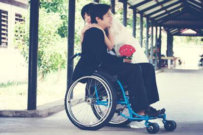 Tâm sự phía sau bộ ảnh cưới của cặp đôi khuyết tật gây xúc động Ảnh 2