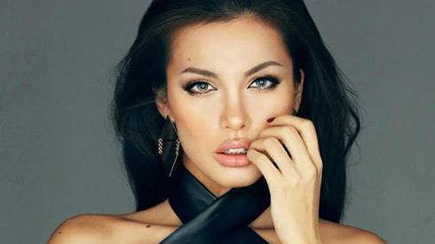 Bản sao Angelina Jolie Việt Nam trúng show New York Fashion Week Ảnh 2