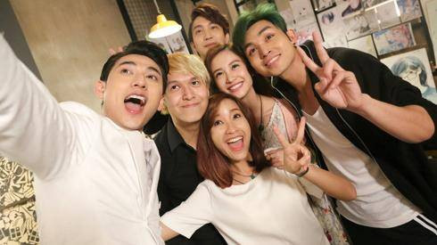 Isaac bất ngờ ghé thăm Jun Phạm trên trường quay Ảnh 2