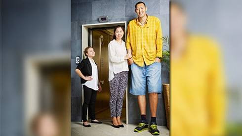 Sách kỷ lục Guiness ghi nhận cặp vợ chồng cao nhất thế giới Ảnh 2