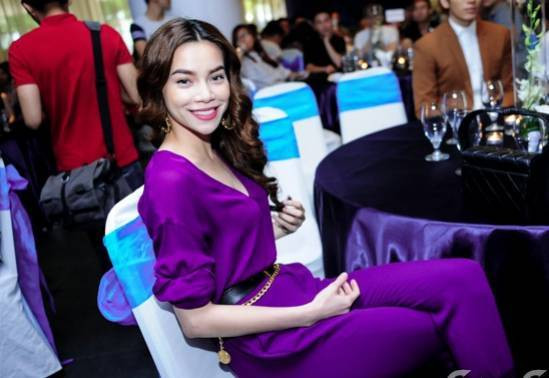 Hà Hồ cổ điển với jumpsuit 'tím toàn tập' Ảnh 2