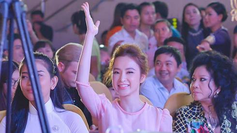 Angela Phương Trinh hào hứng đấu giá từ thiện Ảnh 2