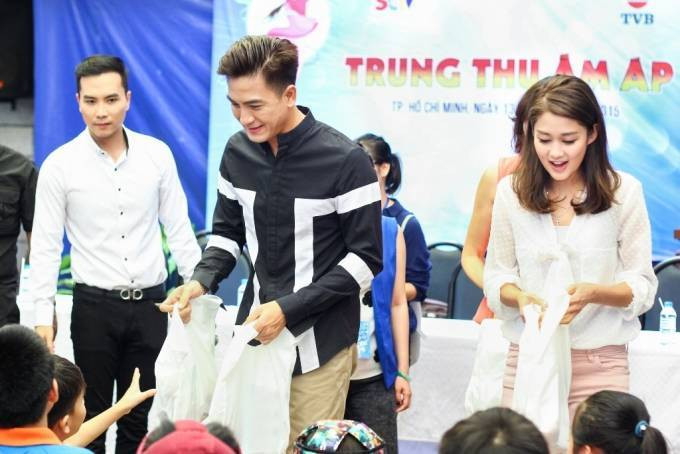 Sầm Lệ Hương xúc động khi thăm các em khuyết tật Ảnh 2