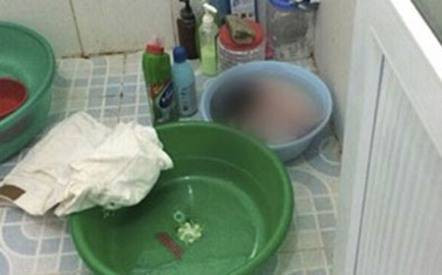 Kinh hoàng bé sơ sinh chết bên cạnh mẹ đang ngất lịm trong nhà tắm Ảnh 2