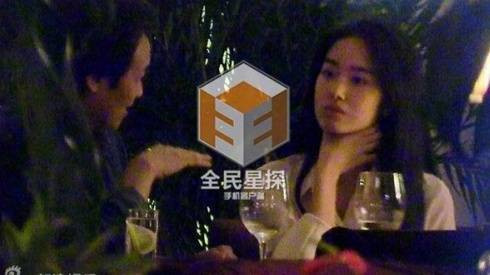Cha nuôi Lưu Diệc Phi khóa môi 'bản sao' của con gái Ảnh 2