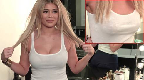 Em út Kim Kardashian “hô biến” ngực khủng Ảnh 2