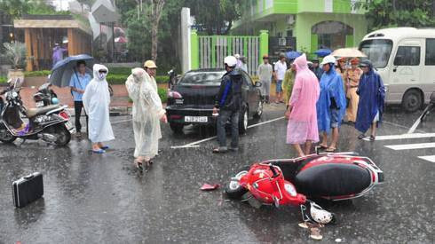 Phanh gấp trên đường mưa ướt: Nguy hiểm khó lường! Ảnh 2