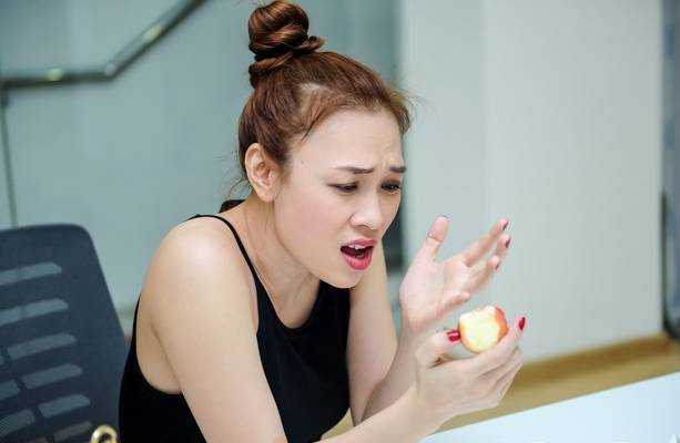 Mỹ Tâm 'gây sốt' khi vừa ăn táo vừa chế hit 'Yêu xa' Ảnh 2