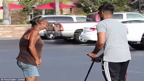 Giả vờ mù để thử lòng tham của con người và cái kết bất ngờ Ảnh 2