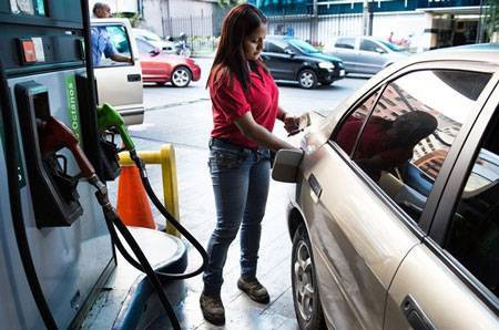 Đất nước có giá 1 lít xăng bằng 1 chiếc kẹo Ảnh 2