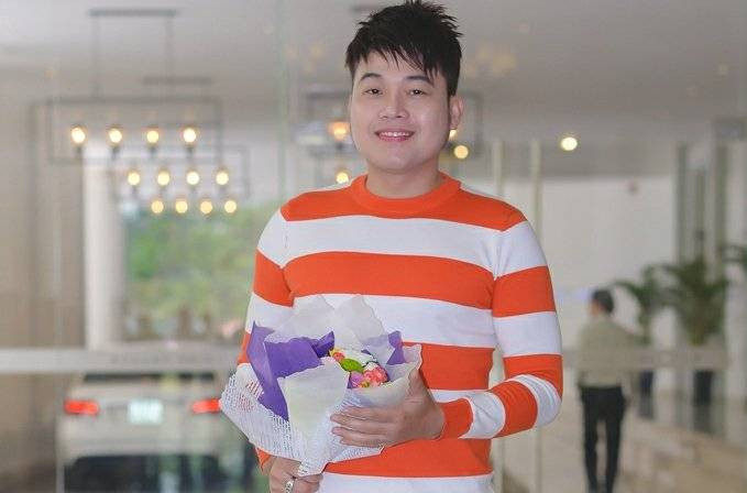 Khánh Bình bình thản lộ diện sau scandal bị vợ tố đồng tính Ảnh 2