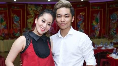 Vợ chồng Khánh Thi - Phan Hiển tất bật tổ chức lễ cúng Tổ Ảnh 2