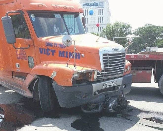 Nạn nhân bị xe tông ở Phú Mỹ Hưng lộn nhiều vòng Ảnh 2