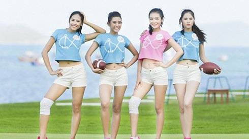 Thí sinh hoa hậu Hoàn vũ khoe dáng chuẩn với bóng bầu dục Ảnh 2