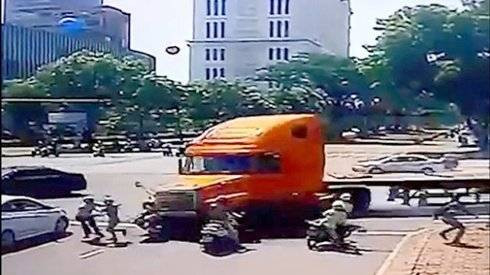 Tài xế xe container lý giải nguyên nhân lao vào dòng người Ảnh 2