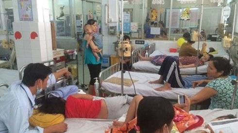 Sốt xuất huyết lên đỉnh dịch, Bộ Y tế cấm tăng giá thuốc Ảnh 2