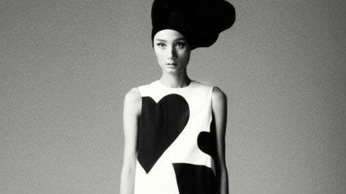 Lê Thúy mang họa tiết hình trái tim trở lại Ảnh 2