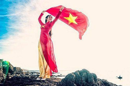 Sao Việt đẹp rực rỡ trong sắc áo cờ đỏ sao vàng Ảnh 2