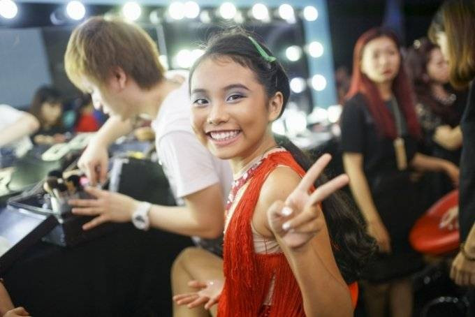 Phương Mỹ Chi nhuộm da nâu hóa thân thành Jennifer Lopez Ảnh 2