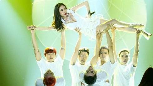 Loạt sao nữ V-pop gắn liền với những màn vũ đạo nóng bỏng Ảnh 2