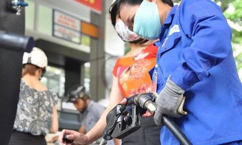 Xăng tiếp tục tăng giá Ảnh 2