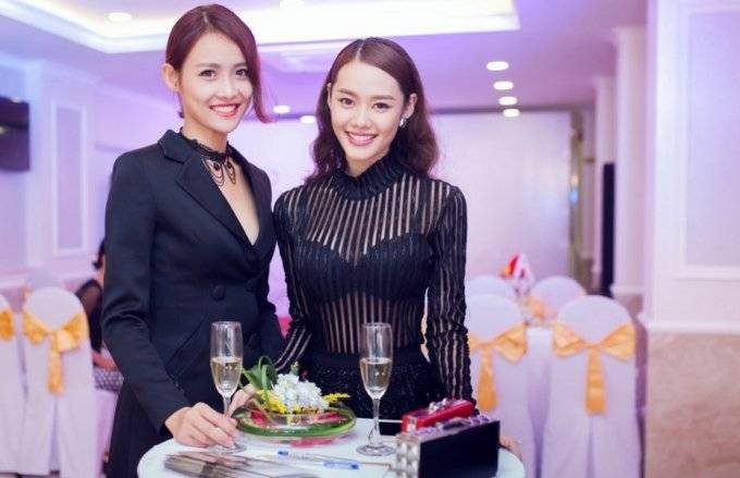 Linh Chi, Mỹ Nhân diện đồ xuyên thấu đi sự kiện Ảnh 2