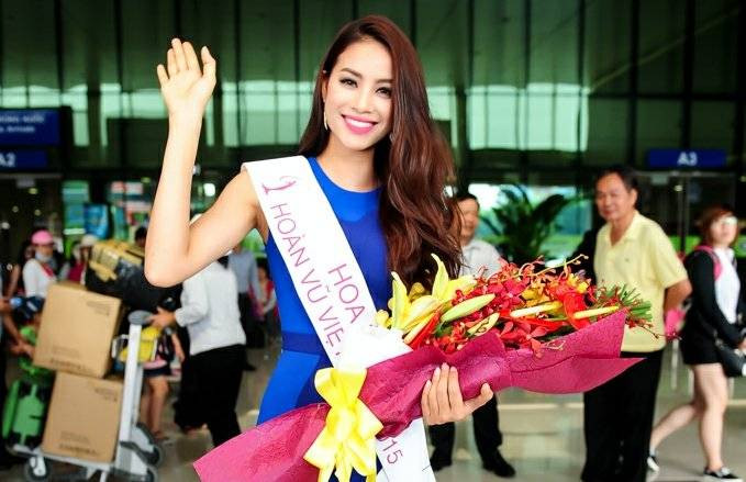 Tân Hoa hậu Phạm Hương bị vây kín khi về đến Sài Gòn Ảnh 2