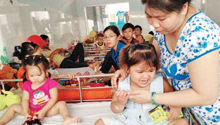 Sốt xuất huyết bùng phát, người dân nhập viện la liệt Ảnh 2
