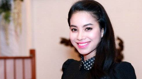 Hoa hậu Phạm Hương luôn muốn gửi lời cám ơn NTK Võ Việt Chung Ảnh 2