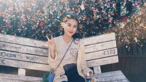 Hà Lade nhí nhảnh tại cây cầu khóa tình yêu Hàn Quốc Ảnh 2