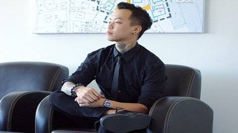 NTK Hoàng Nguyễn: Hoang dại với sắc đen trong street style Ảnh 2