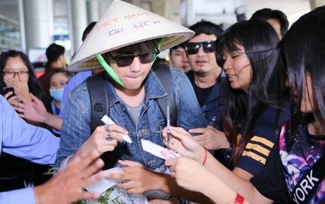 5 sao ngoại từng khiến fan ‘náo loạn’ khi đến Việt Nam trong năm 2015 Ảnh 2