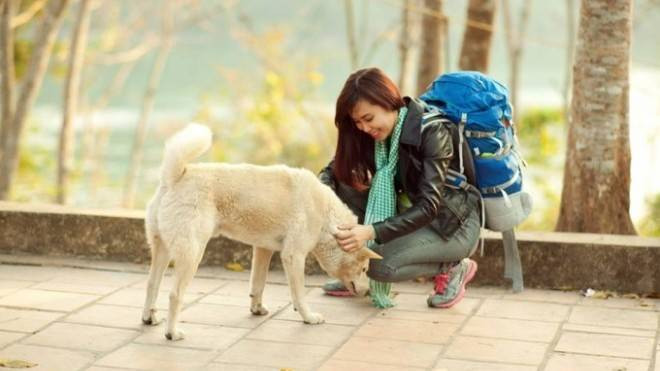 Thời trang phượt 'chất chơi' của cô nàng MC ham xê dịch Ảnh 2