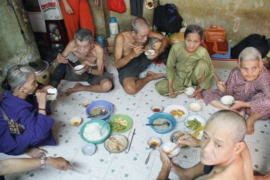 Chuyện đời cơ cực của 19 người trong căn nhà 25m2 ở Sài Gòn Ảnh 2