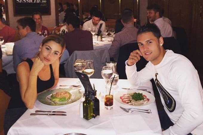 Sao trẻ Man City cặp kè siêu mẫu Playboy lớn hơn 7 tuổi Ảnh 2