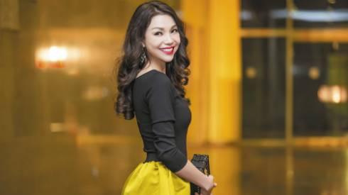 Trà Ngọc Hằng diện trang phục 3.000 USD đi hát Ảnh 2