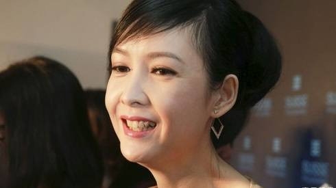 U50 Châu Huệ Mẫn xấu hổ vì răng vàng chóe Ảnh 2