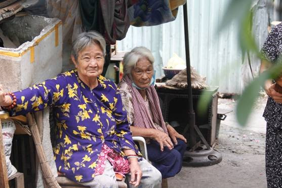 3 cụ bà 50 năm co ro trong túp lều rách nát ở vỉa hè Ảnh 2