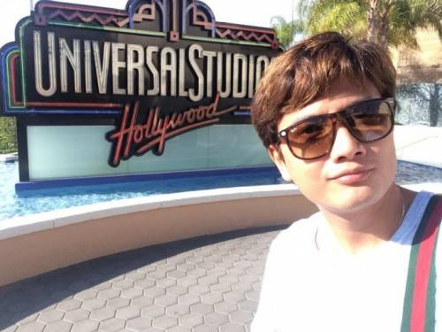 Đến Mỹ biểu diễn, Bá Thắng thích nhất là đến khám phá phim trường Hollywood Universal Studio.