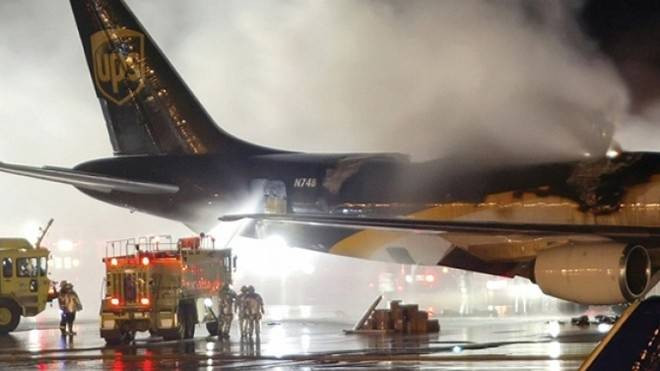 Hàng không Mỹ cấm để pin dự phòng trong hành lý Ảnh 2