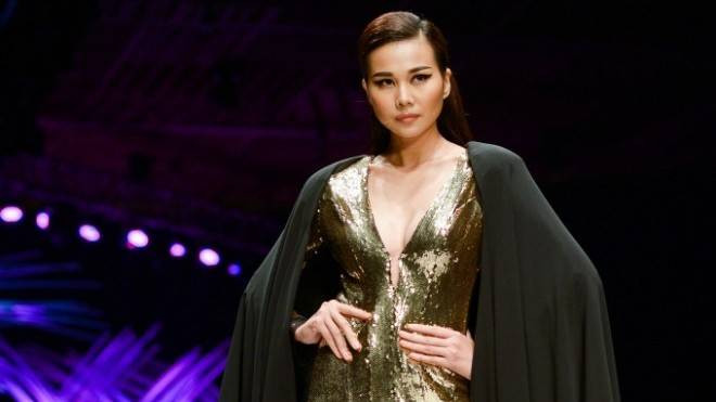 Thanh Hằng tỏa sáng quyền quý vị trí vedette đêm thứ 4 VIFW 2015 Ảnh 2