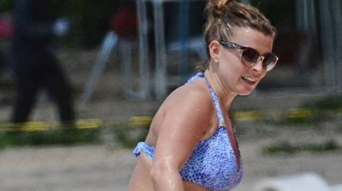 Dù đang mang bầu, vợ Rooney lao ra hồ cứu tỷ phú suýt chết đuối Ảnh 2