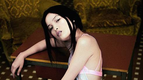 Chà Mi gợi cảm mê hồn với váy ngủ Ảnh 2