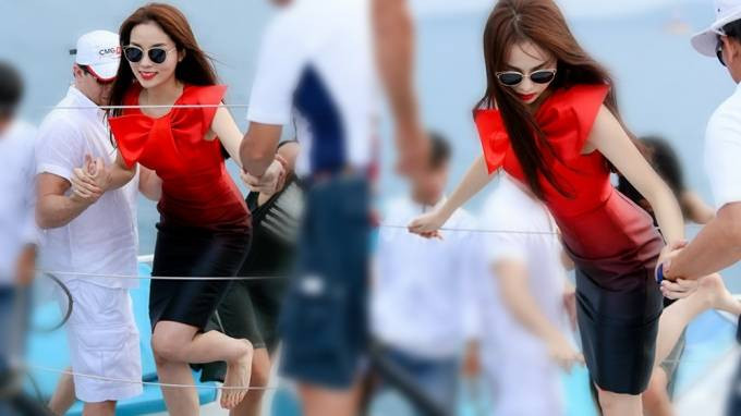 Diện váy bó sát, Kỳ Duyên chân đất lên du thuyền sang trọng Ảnh 2