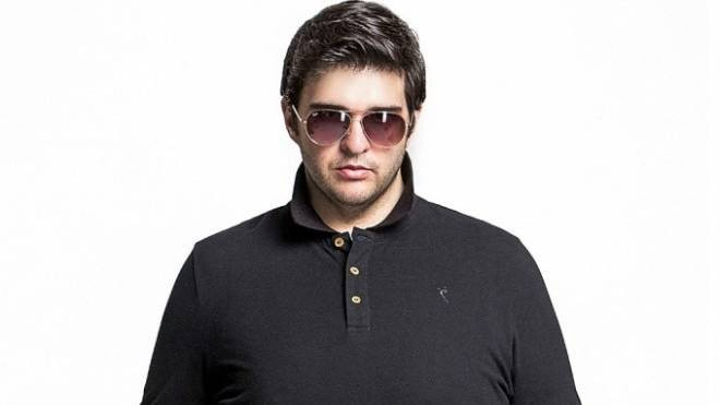 Cách chọn áo giúp chàng béo ăn gian cân nặng Ảnh 2