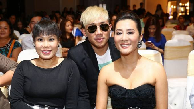 MC Kỳ Duyên sexy khoe dáng bên Việt Hương kín đáo Ảnh 2