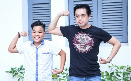 Dương Khắc Linh đọ cơ bắp cùng trò cưng trước chung kết Ảnh 2